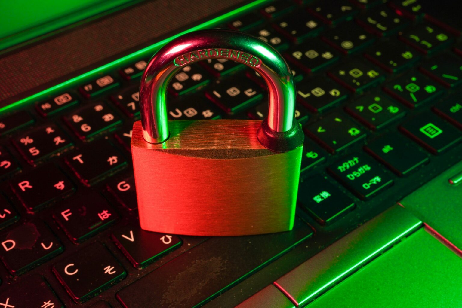 Home 2 Kłódka na klawiaturze — cyberbezpieczeństwo i ochrona danych firmy