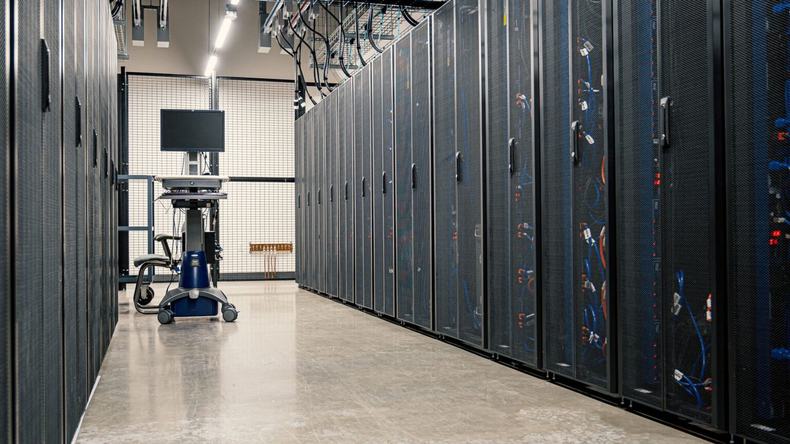 Home 3 Serwerownia z szafami rack — serwery i kopie zapasowe dla firm